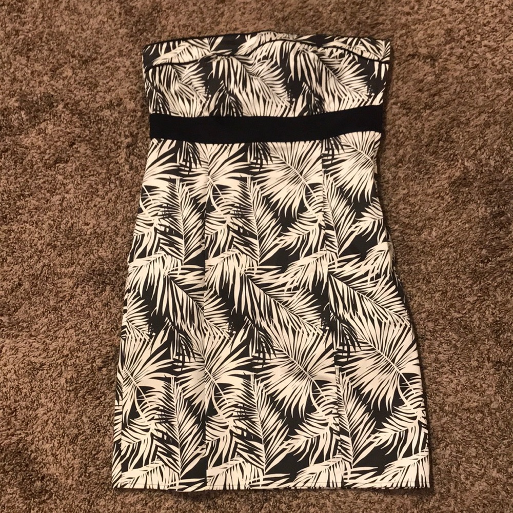 H&M form fitting dress in Size 8